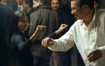 Entre Rumba et Chrysanthèmes : Le Cœur des Gitans de Perpignan, battant au rythme de la Joie et de la Mémoire